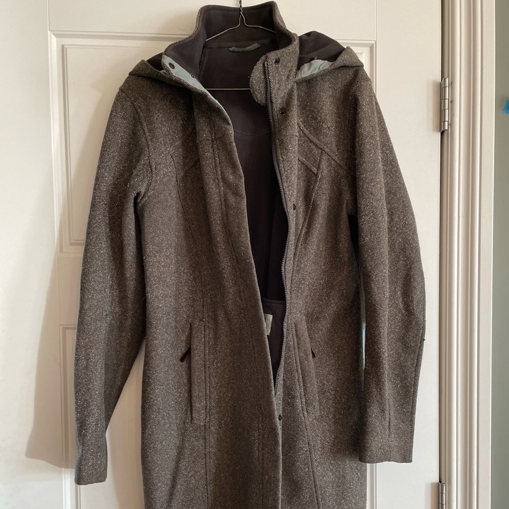 Lululemon size 8 zip up jacket with hood